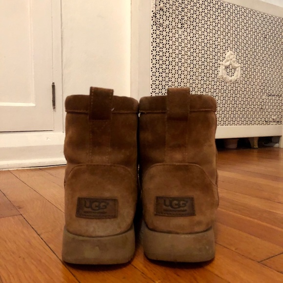 Women’s waterproof uggs - Picture 2 of 5